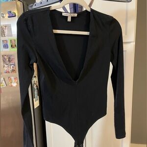Low V-neck express long sleeve bodysuit